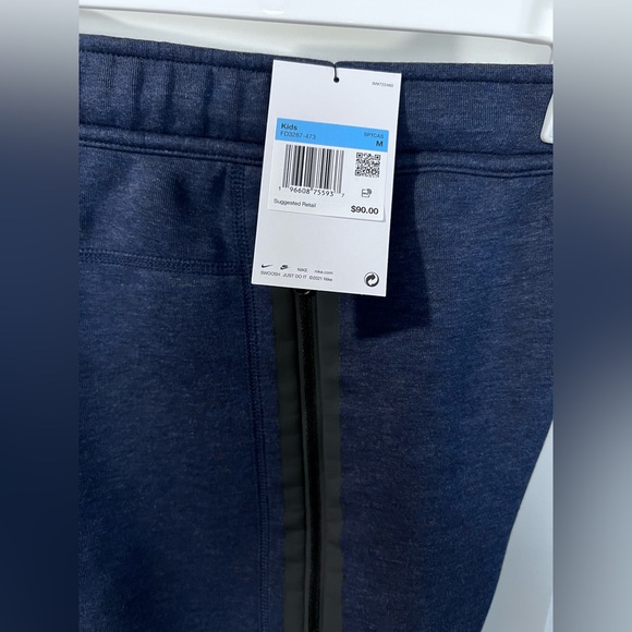 Nike Sportswear Tech Fleece Big Kids size M - Picture 6 of 6